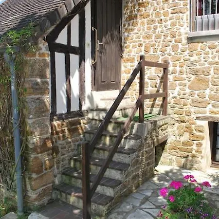 بيت للعطل Les Roses, Avec Piscine, Tennis Et Privatif Guerquesalles