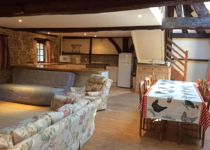 Prázdninový dům Les Roses, Avec Piscine, Tennis Et Privatif Guerquesalles