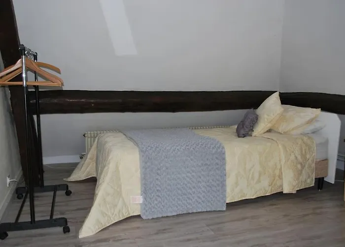 Les Roses, Avec Piscine, Tennis Et Privatif Guerquesalles